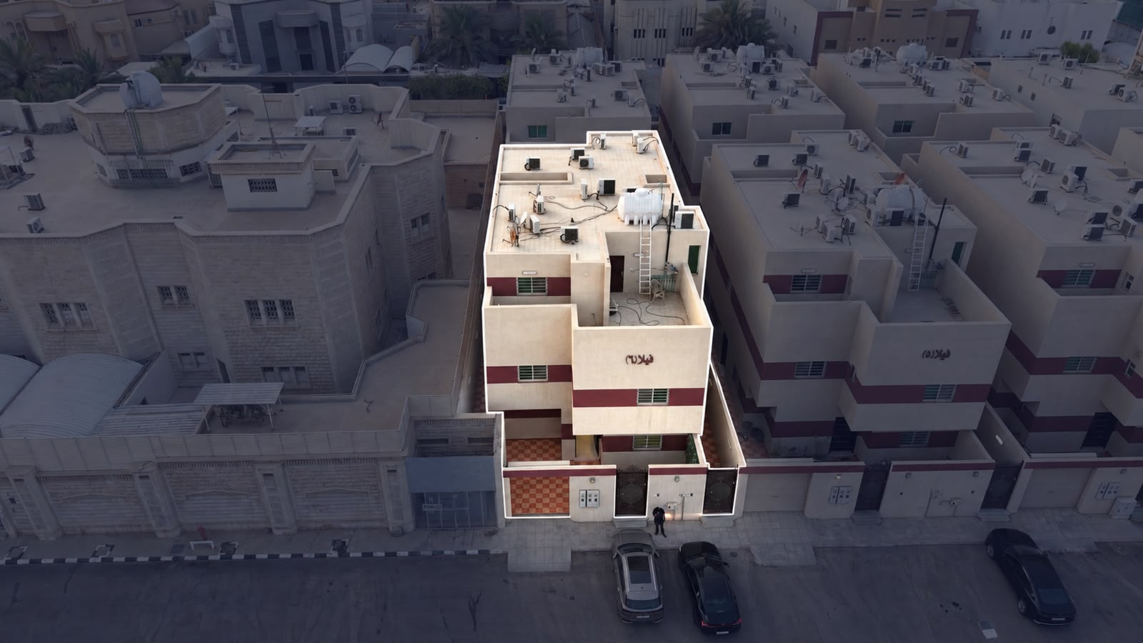 دور أرضي